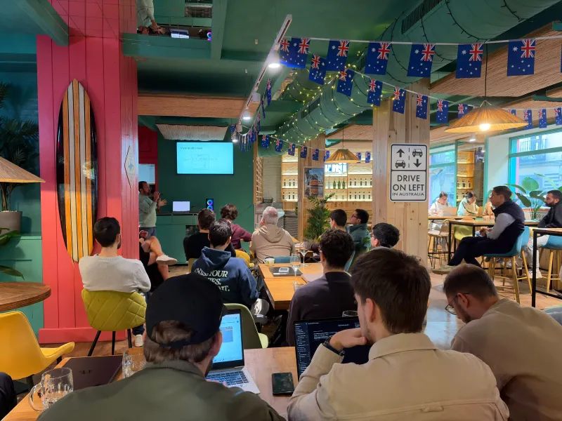 Gente en un evento de No Lazy People