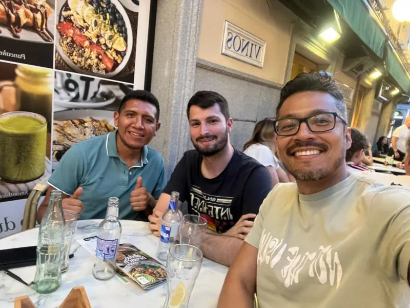 Gente en un evento de No Lazy People
